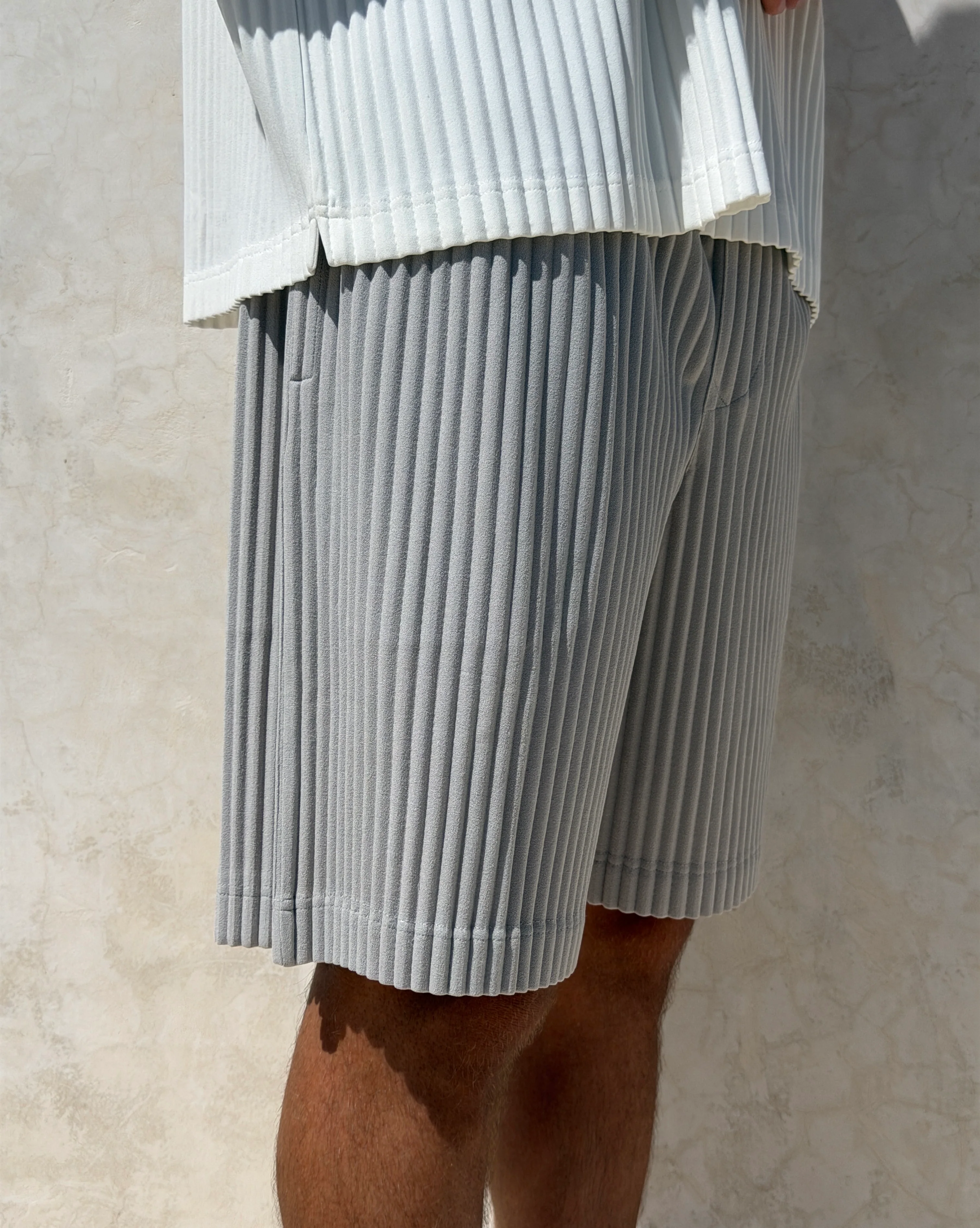 PLEAT SHORTS GREY