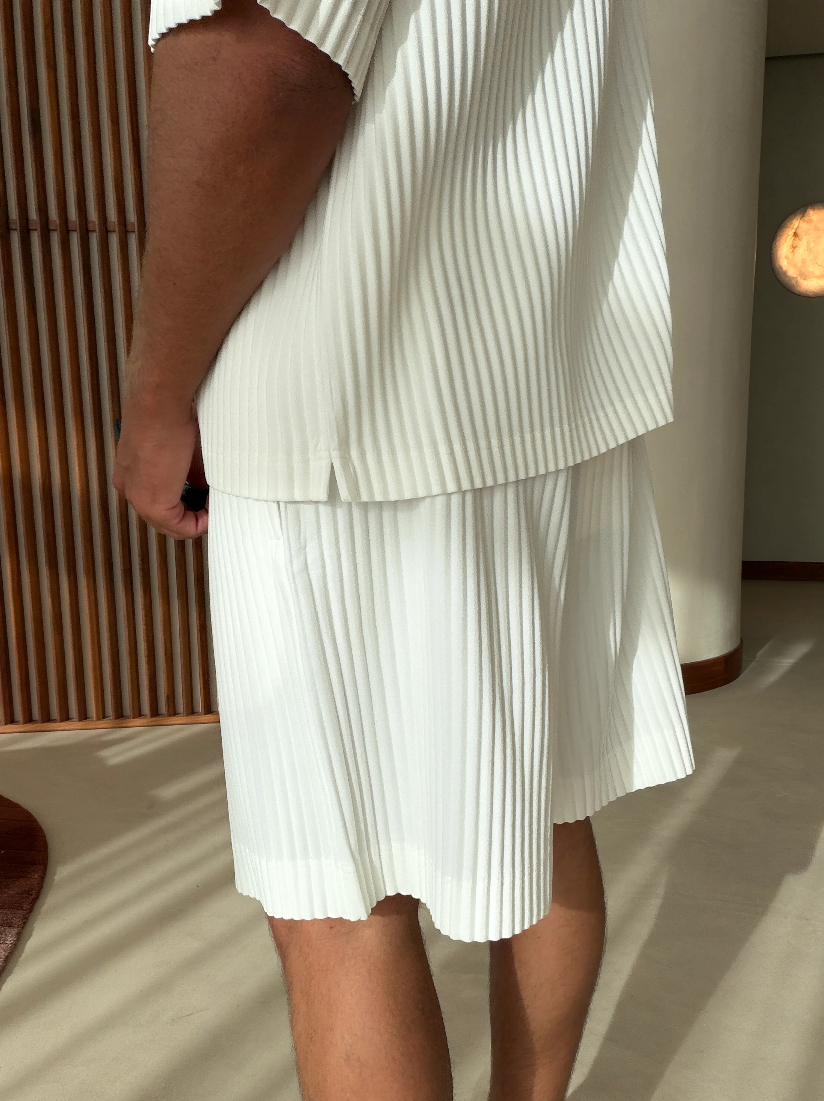 PLEAT SHORTS WHITE - Image 2