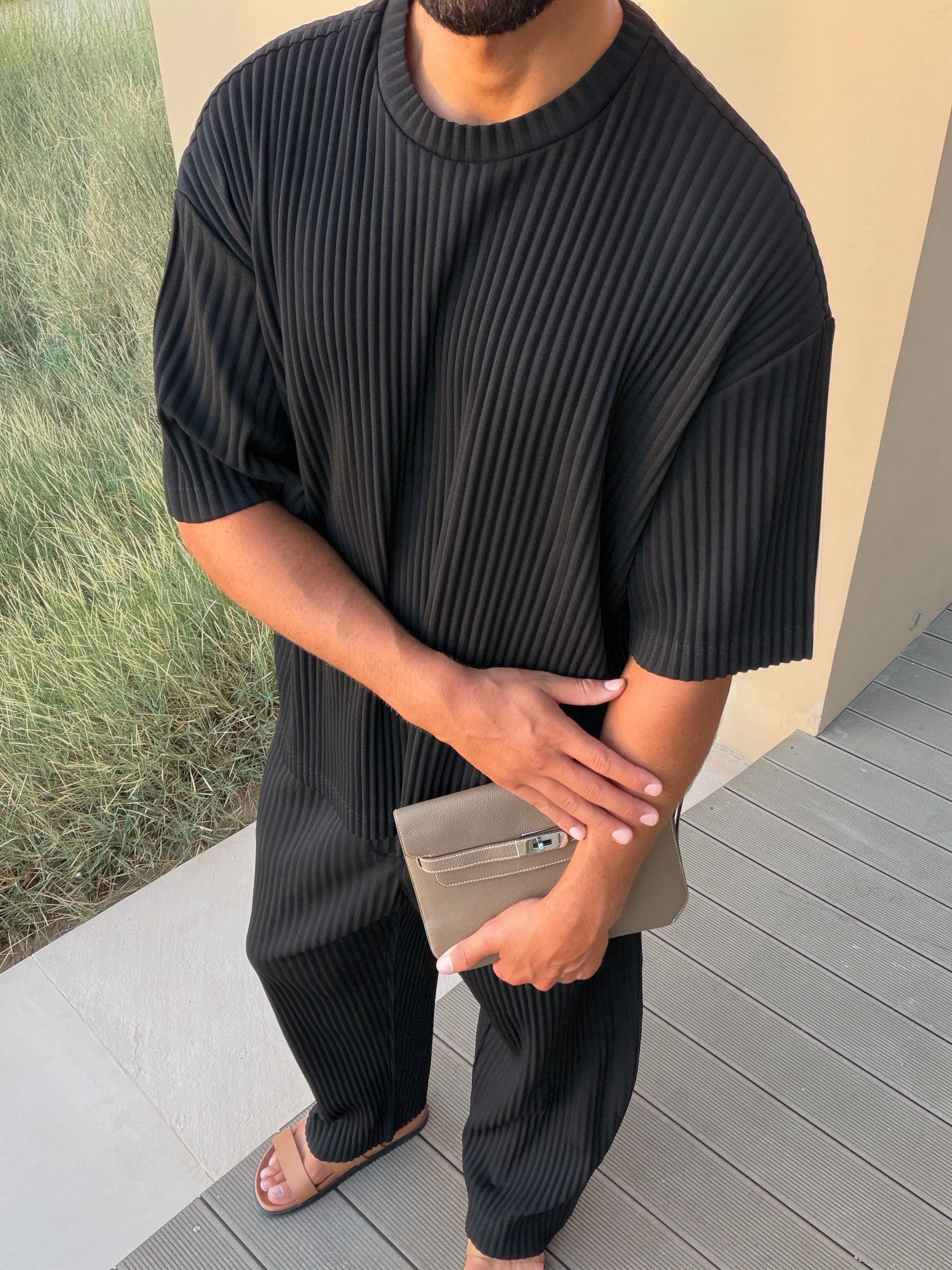 PLEAT T-SHIRT BLACK - Image 2