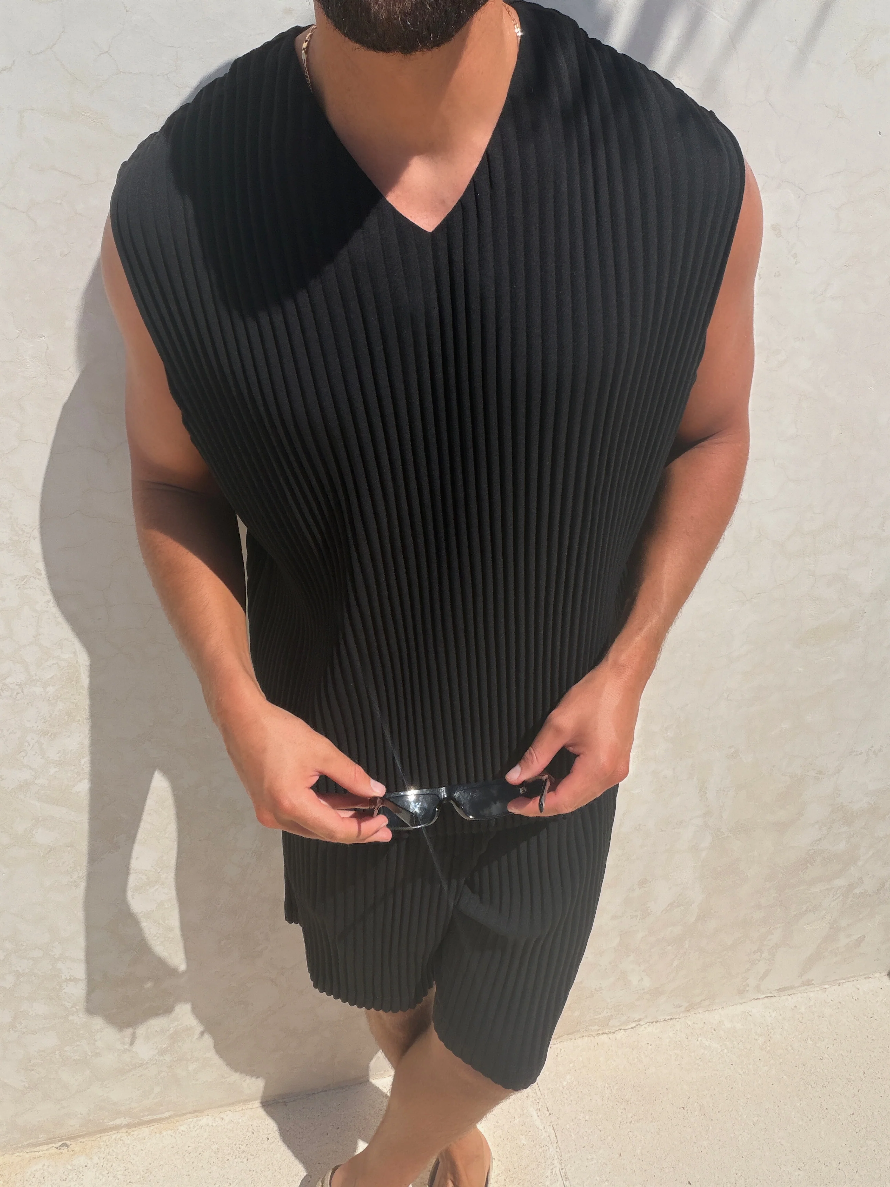 PLEAT VEST BLACK - Image 2