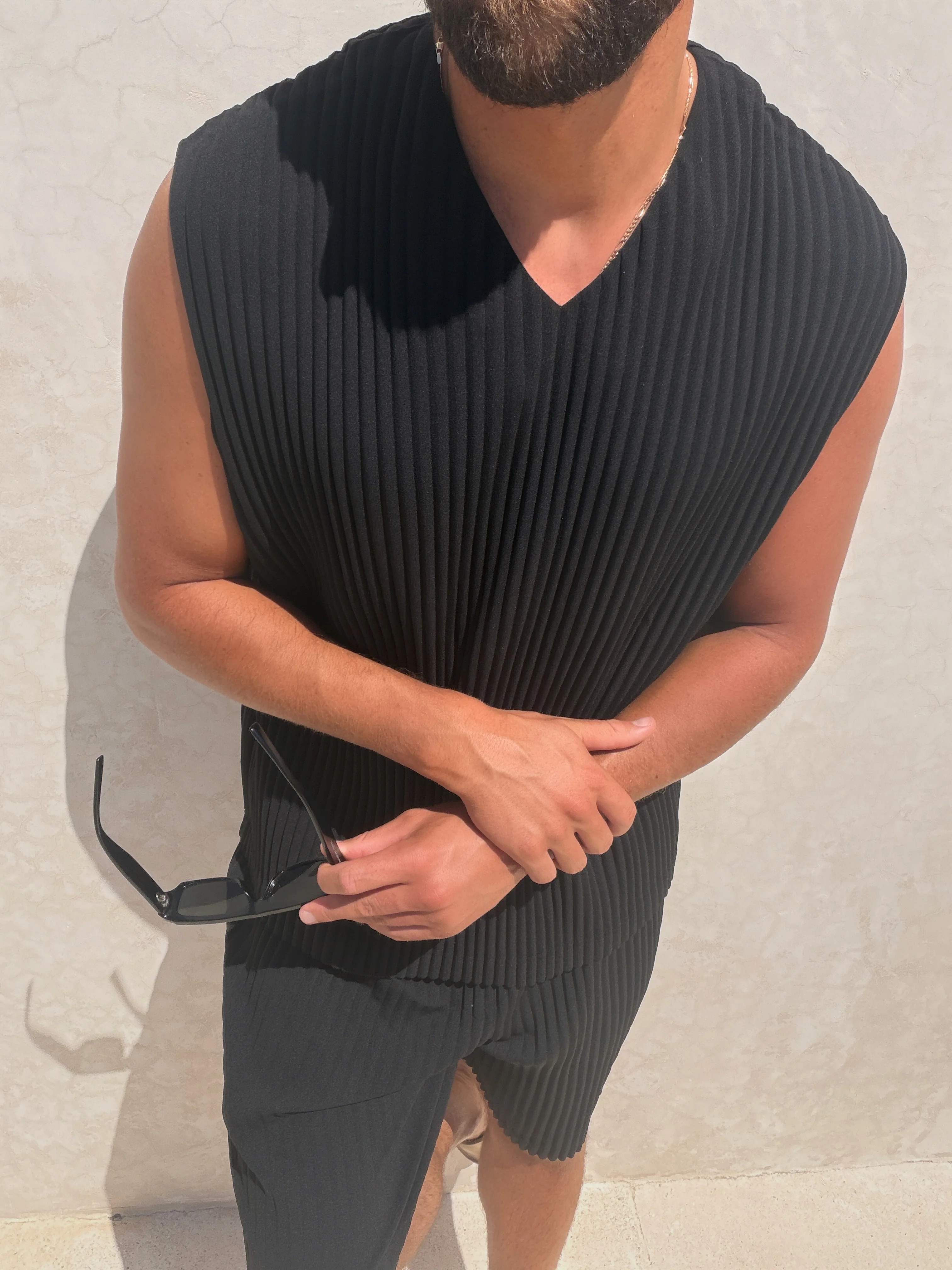 PLEAT VEST BLACK - Image 3