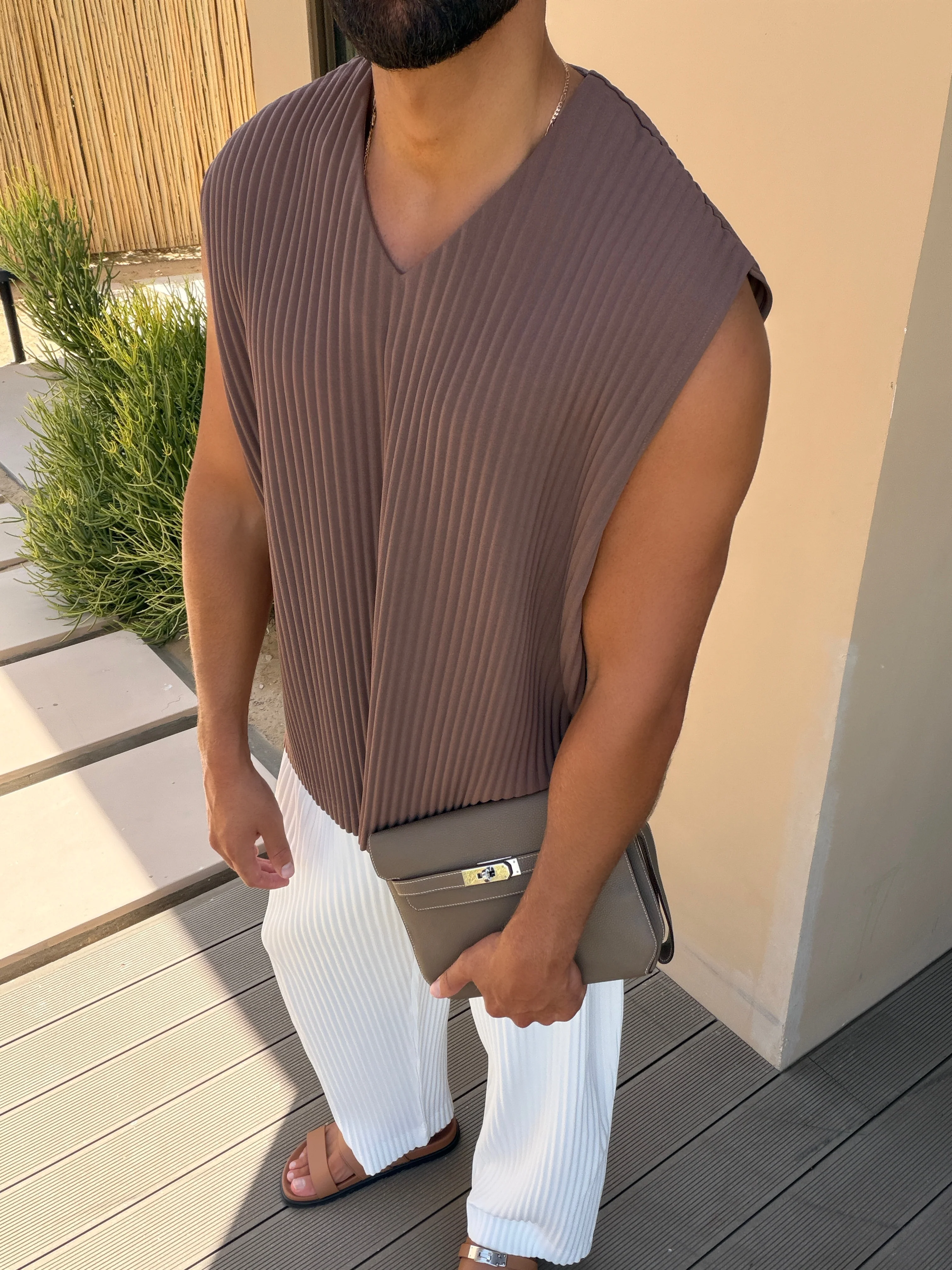 PLEAT VEST BROWN - Image 3