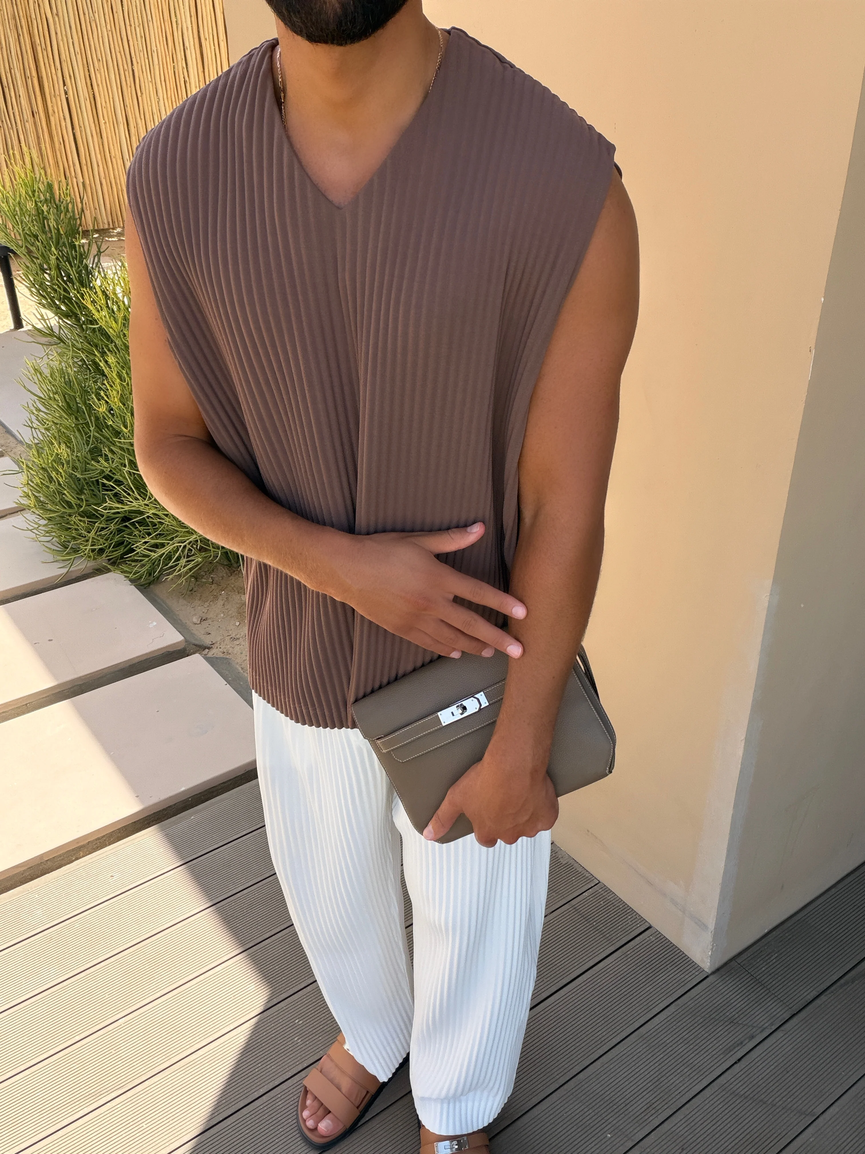 PLEAT VEST BROWN - Image 5